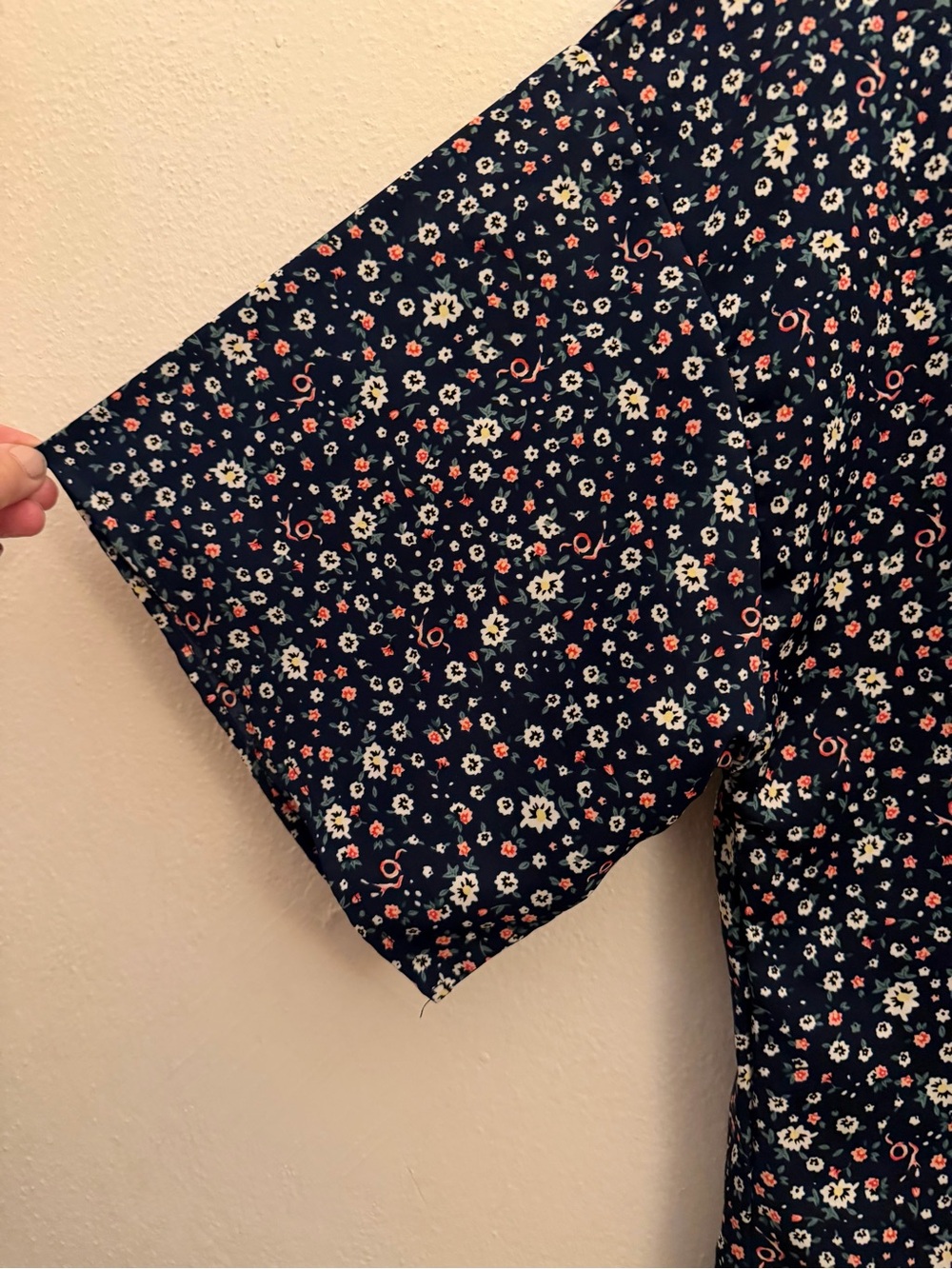 Viishow Navy Floral Boho Trendy Tie-Front Blouse size XL Like New - Picture 5 of 7